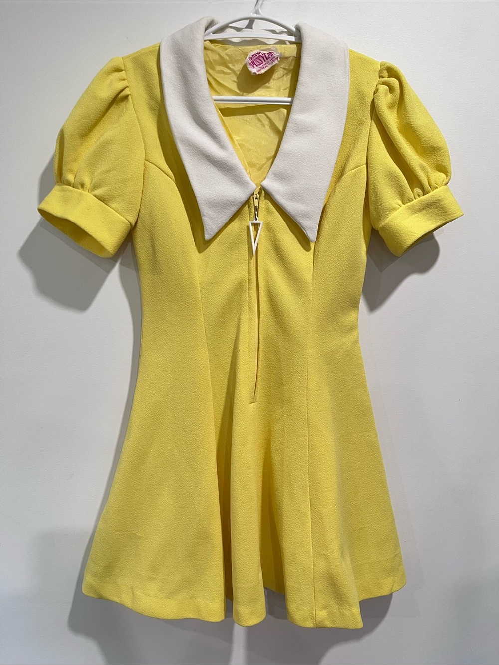 VTG 70s Pussycat Carla Jane Mod Mini Dress Yellow Dagger Collar Zip Front XS